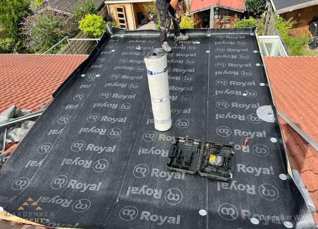 Dakrenovatie met Royal onderdak op plat dak in Weert