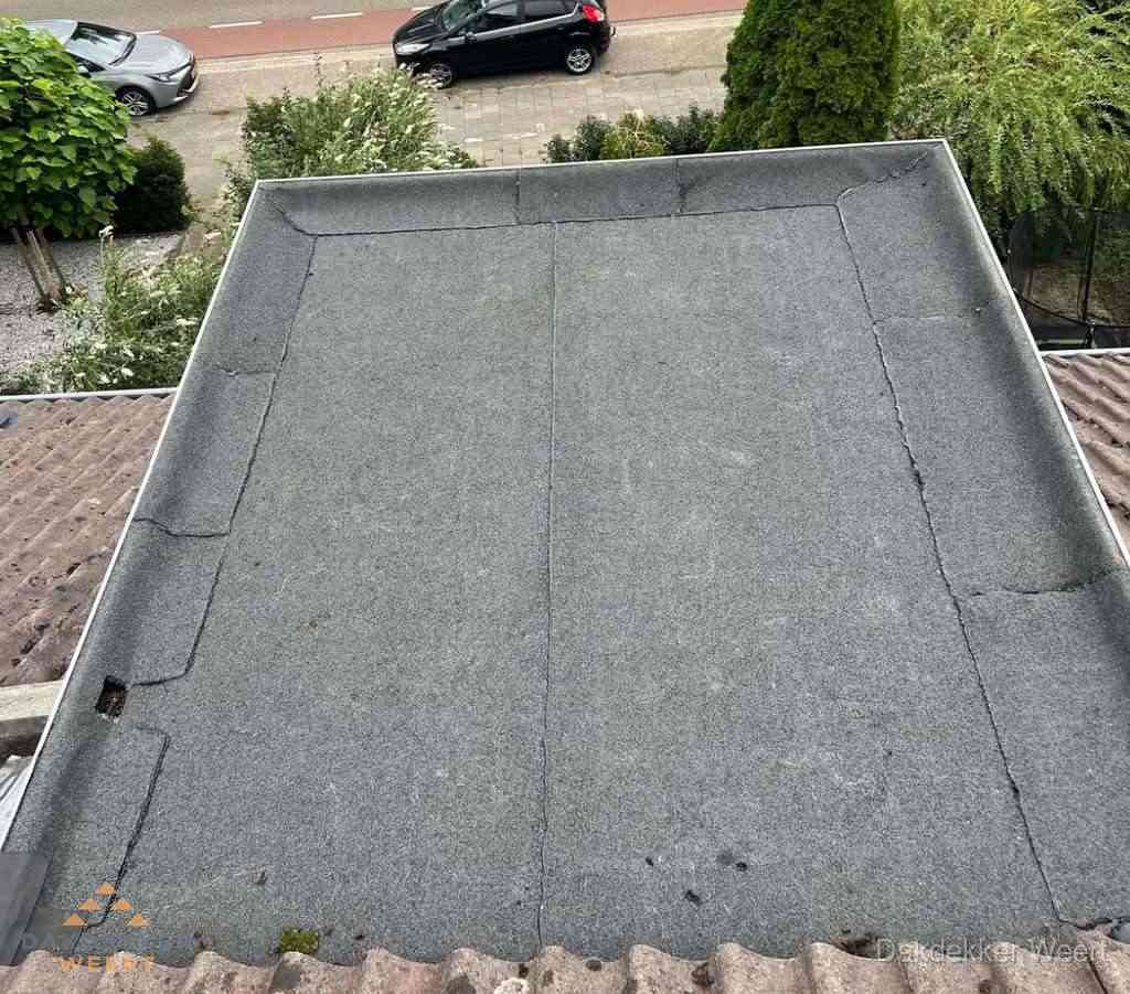 Dakbedekking schuur met bitumen in Weert